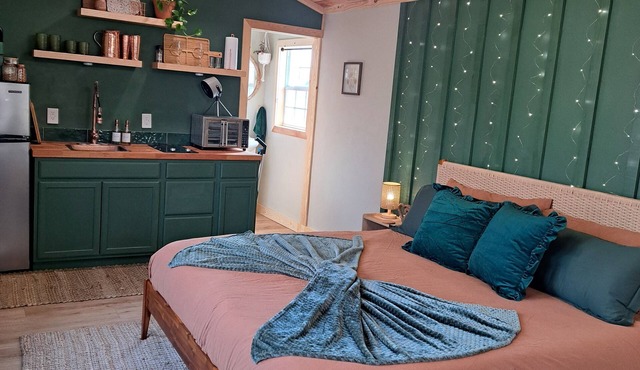 Romantic Getaway for 2 with Hot tub in Eucha