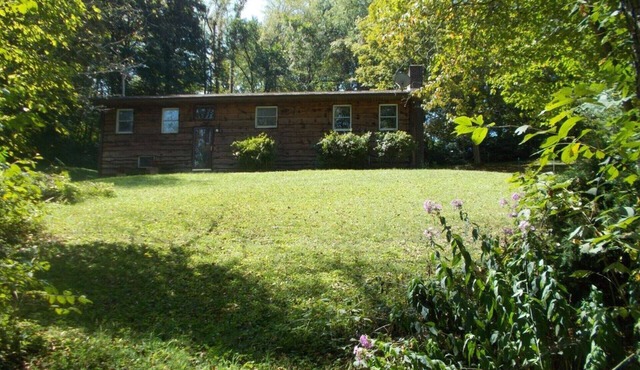 Roomy Relaxing House Large Yard Stores Restaurants Trails Lake River Paved Drive in Abingdon