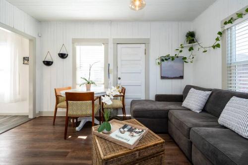 Rustic and Cozy APT with All Amenities near Monterey in Salinas