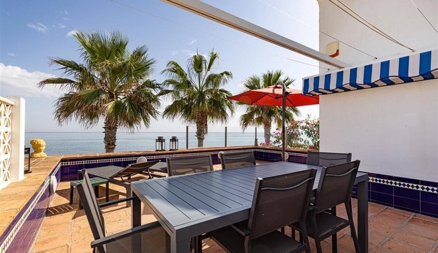 Rustic beachfront townhouse with pool and Wifi, Close to beach, gardens, pool and town in Estepona