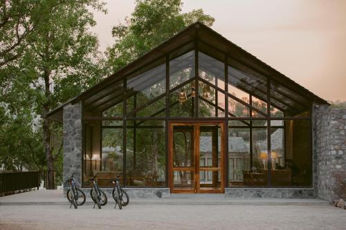 Saraca Resort & Spa Corbett in Garjia