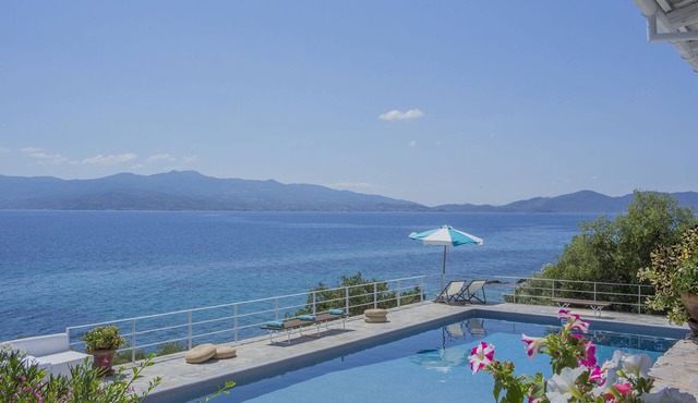Seafront Villa with Stunning views in Glifa