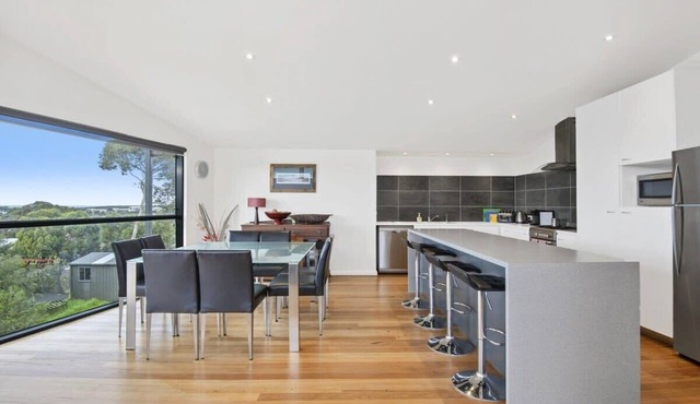 Seaview Sanctuary: Jan Juc Stay with Ocean Views in Jan Juc
