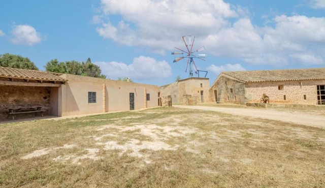 Simple house in super location with private access to the most beautiful beach in Campos