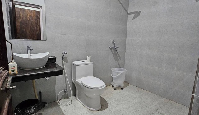 Six Private Rooms: Stay with Award-Winning Guide in Teda