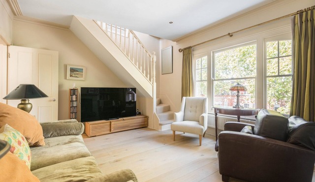 Southwest Rooftops - Two Bedroom Apartment, Sleeps 5 in London