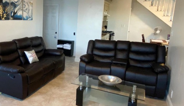 Spacious 2nd floor Suite in Gloucester