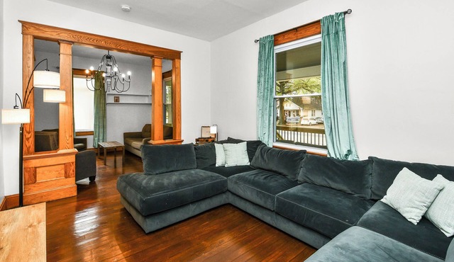 Spacious house 3 min from downtown Springfield and convention center in Springfield