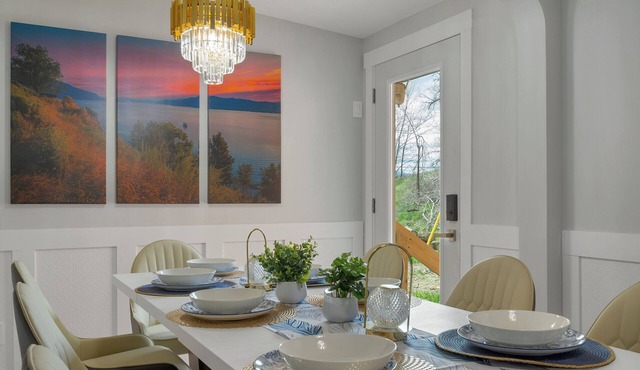 Spacious Modern Entire Main House & Suite - Sleeps 16 in Vernon