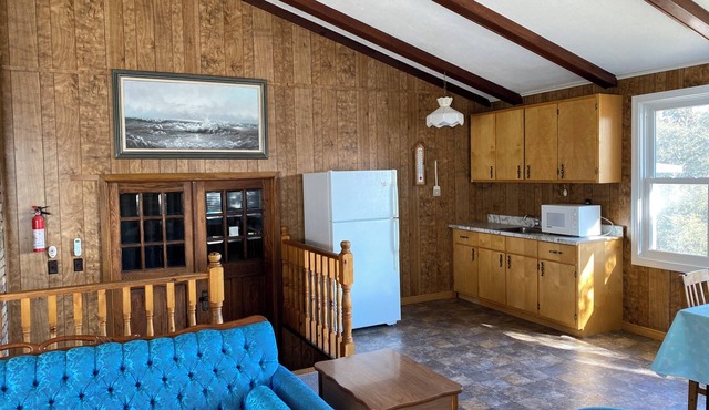 Spacious, rustic 4 bedroom cottage ideal for families, close to the beach. in Port Franks