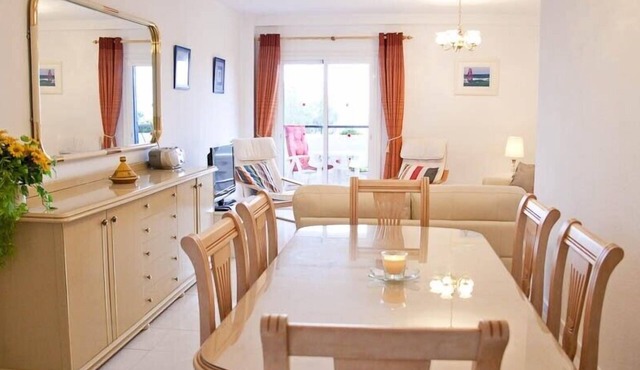 Spacious, sunny, seaview apartment set in lush gardens full size 25m pool in Sitio de Calahonda