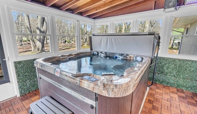 Spring Retreat with Hot Tub Fire Pit and Game Room in Suffern