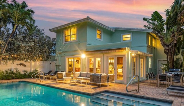 Steps to Beach w/Pool, Backyard Oasis & Game Room in Fort Lauderdale