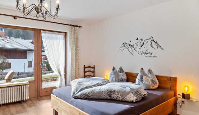 Studio Apartment 'Aschaubichl – Silberdistel' with Mountain View, Private Terrace & Wi-Fi in Grainau