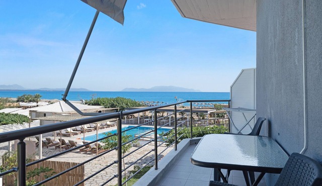 Studio Apartment 'Iguana 1' with Shared Pool, Wi-Fi and Air Conditioning in Preveza