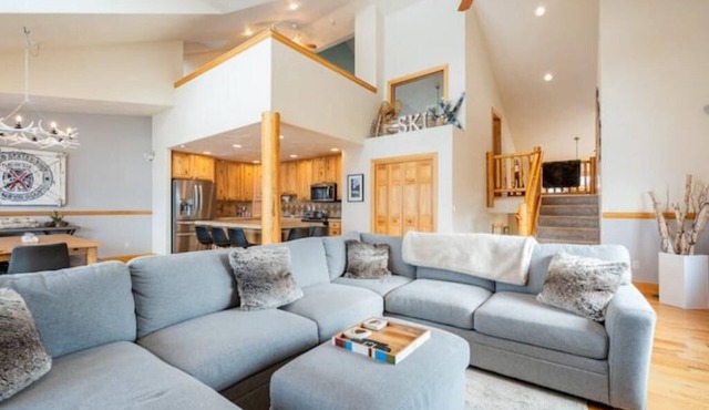 Stunning Modern Mountain Retreat with Private Hot Tub in Tabernash