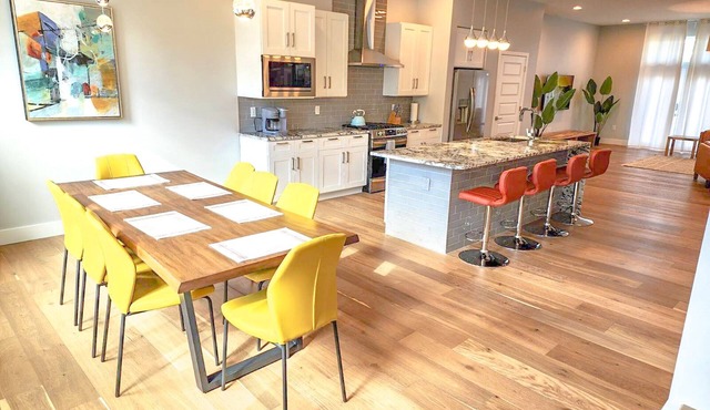 Stunning New 5BDR House. Modern & Spacious. Minutes to Top Golf & Downtown in St. Louis