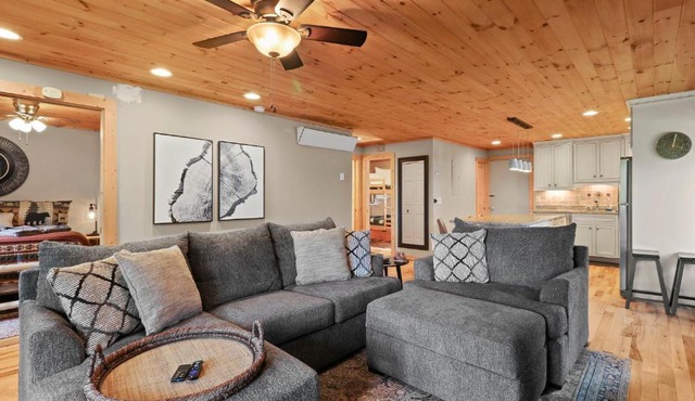 Sugar Mtn 2BR Condo Ground Level Sleeps 7 in Sugar Mountain