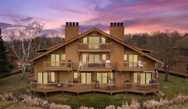 Summer Adventure Retreat - Golf Views, King Beds, Fully Loaded Kitchen! in Mancelona