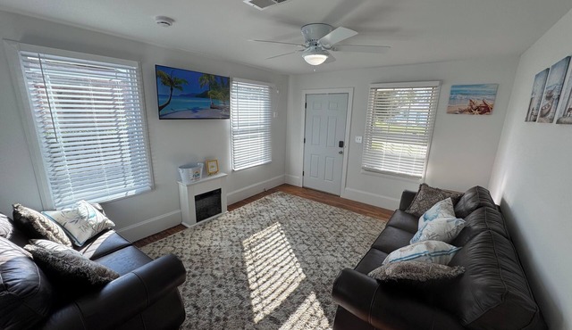 Sun & City Gem: The Perfect Hub for Downtown Vibes & Beach Escapes in Pensacola