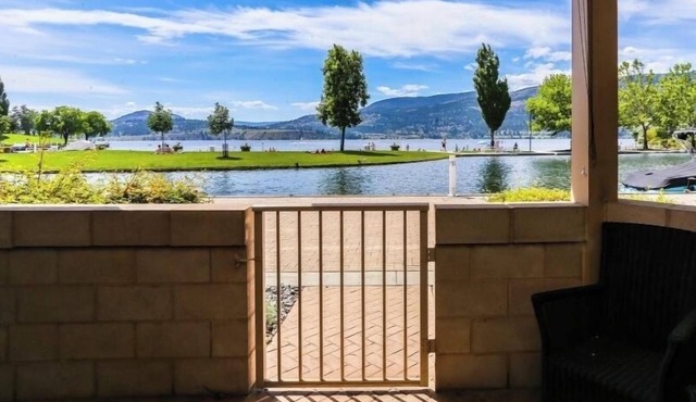 Sunset Waterfront Resort, Executive Townhouse 116. Luxury Lakeside, Lakeview 3&2 in Kelowna