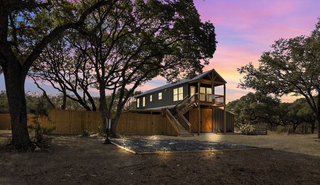 The Barn Haus ~ unique Hill Country experience, Hot Tub and Pet Friendly! in Boerne
