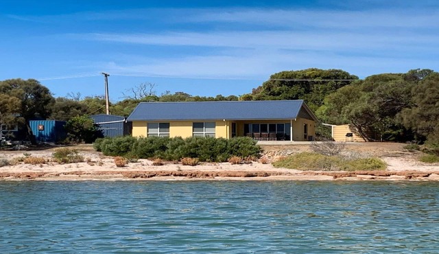 The Beach House - Spectacular Location - Privacy - Right on the Beach in Coffin Bay