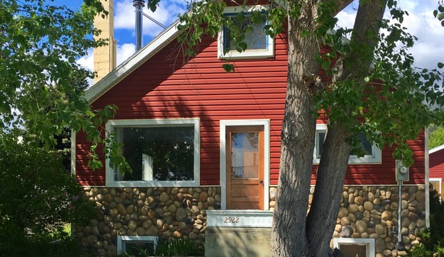 The Cozy Red Cabin in Bellevue
