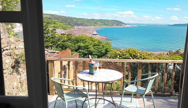 The Crow's Nest - A Cosy Village Cottage with Stunning Sea Views in Cawsand