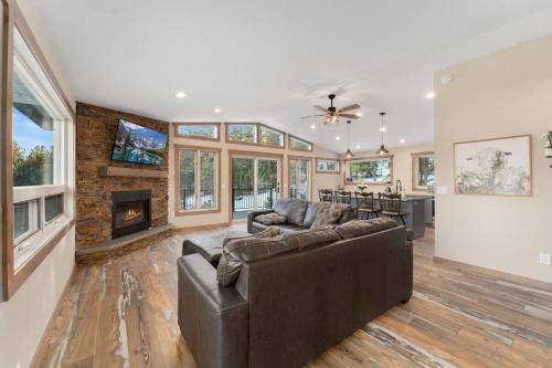 The Pine Getaway on 60 Acres with Hot Tub in Pine