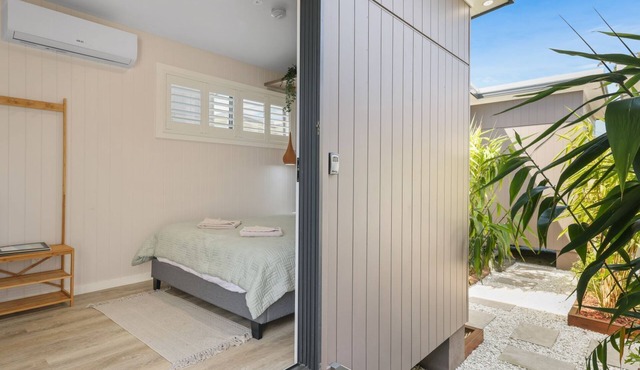 Tiny House Stayz Stay for 3 Pay for 2! - House 1 in Sanctuary Point