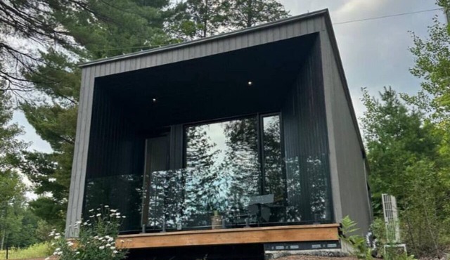 Tranquil Waters at Dimensions | Cabin Two | Breakfast Included in Algonquin Highlands