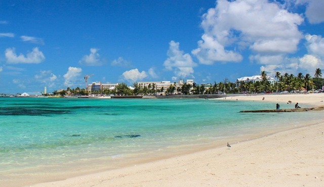 Tre'Tel Home Away #1 Centrally located, 5-minute Walk To The Beach 1800 sq. ft. in Nassau