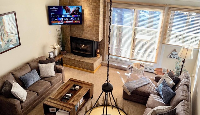Updated Spacious 3BR/3BA Townhouse - Walk to Town and Lifts in Breckenridge