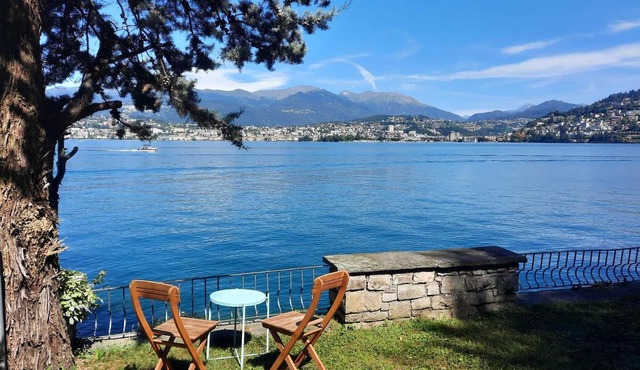 Vacation home with exclusive lake view, on Lake Lugano - lakeside plot, hiking area. in Lugano