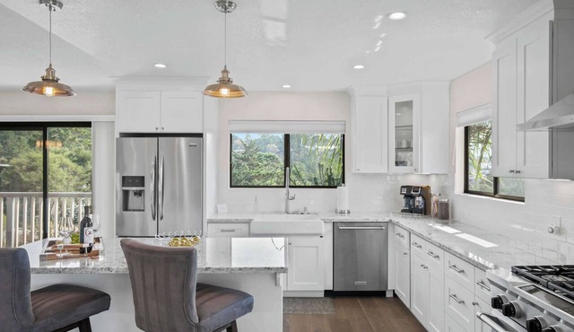 Valley Views: Newly Remodeled 4br 4ba with Spectacular Valley Views in Carmel