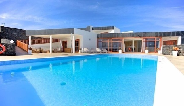 Villa and Annex with Heated Pool and Incredible Ocean Views in Yaiza