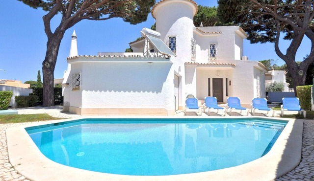 Villa in Vilamoura with Pool near Golf Courses in Vilamoura