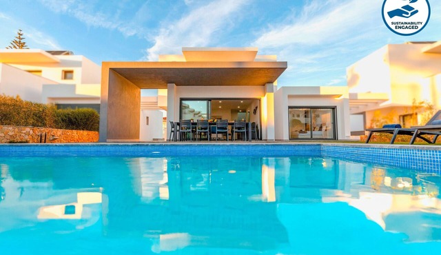 Villa w/Heatable Pool and BBQ in Albufeira in Albufeira