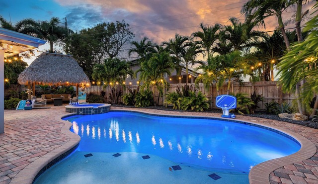 Walk2BEACH|HeatedPool|Spa|GamingRoom|Tikihut|Cove in deerfield beach
