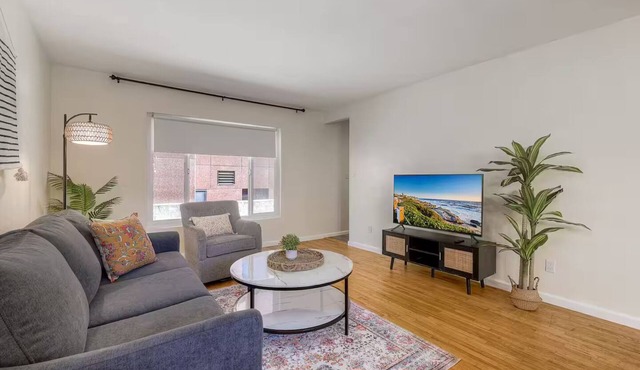 Walkable Hillcrest 2BR Eat, Explore & Relax in San Diego