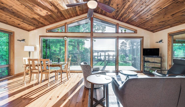 Waterfront Lancaster Cabin ~ 10 Mi to Kilmarnock! in Lancaster