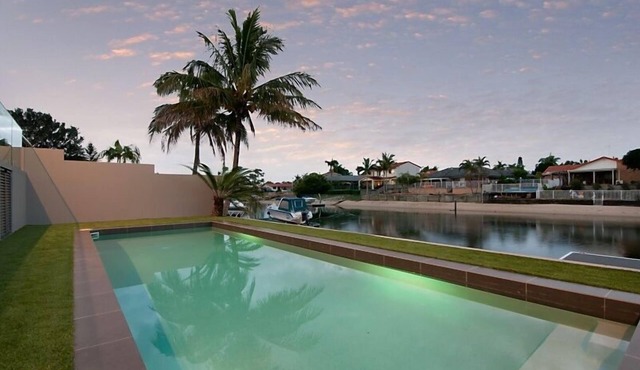 Waterfront Splendour – Luxurious waterfront living in Gold Coast