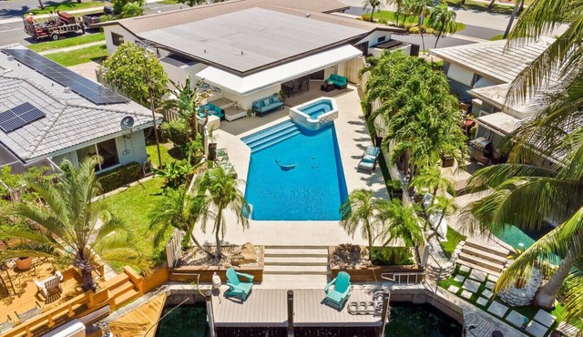 Waterfront Villa | Pool, Bikes, Kayaks | Sleeps 14 in Pompano Beach