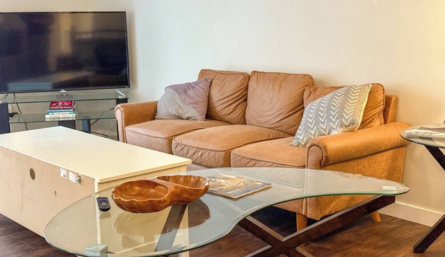 Waterside Retreat: 3-Bed Suite near Bow River in Calgary