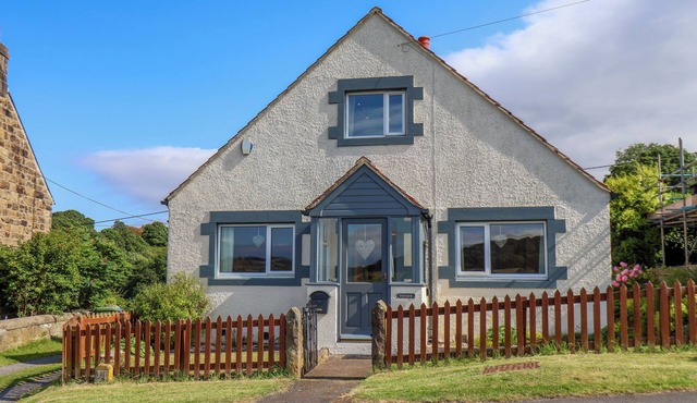 WAYSIDE, pet friendly, character holiday cottage in Glaisdale in Whitby