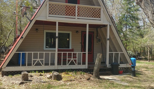Well Appointed A-frame Cabin at Oak Lake Resort in Oak Lake