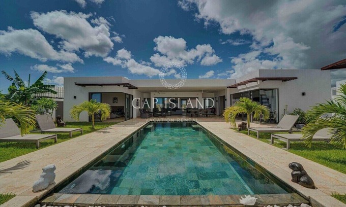 Grand-Baie House | Exceptional villa, jacuzzi, heated pool, vehicle.