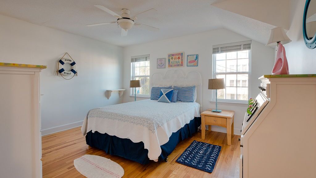 Photo of Bedroom in Savannah Beach