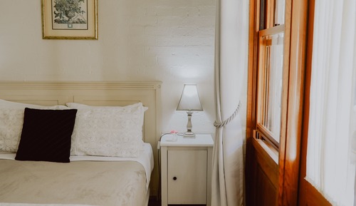 Deluxe Double Room, 1 Queen Bed, Garden View, Courtyard Area
